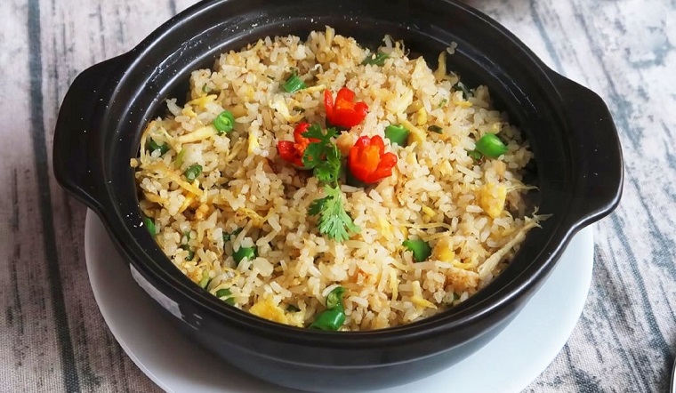 Cơm chiên cá mặn